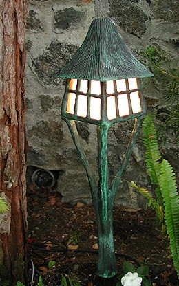 Cotswold Cottage Garden Light